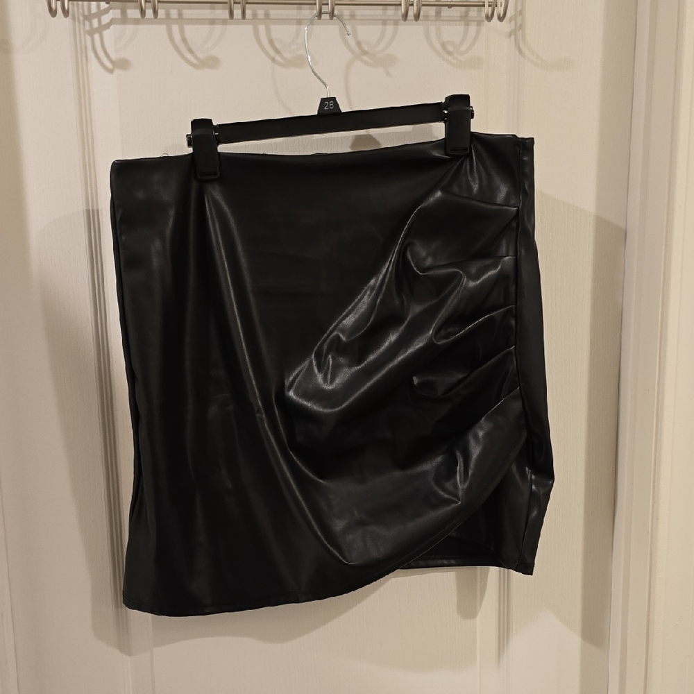 Elegant Black Leather Skirt